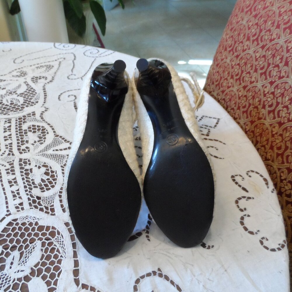 Chanel Ivory/Black Wool Tweed-Patent Leather Ankle Boots w/Buckle-Logo Size 39.5 - Picture 15 of 16